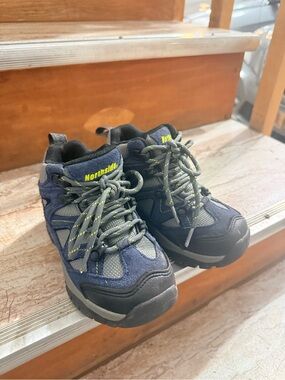 Northside Kids Navy and Black Outdoor Sneakers with Lime Accents